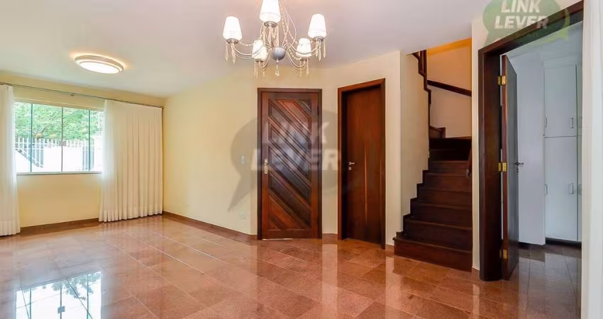 Sobrado com 4 dormitórios para alugar, 147 m² por R$ 5.396,00/mês - Bacacheri - Curitiba/PR