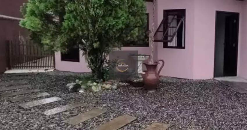 Casa com 1 suíte + 2 dormitórios, churrasqueira e fogão a lenha no joão costa