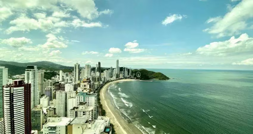 Cobertura duplex para venda tem 477 metros quadrados com 5 quartos