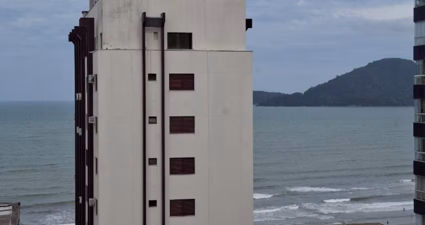 Quadra mar 3 suítes, sacada com churrasqueira carvão e vista do mar permanente!