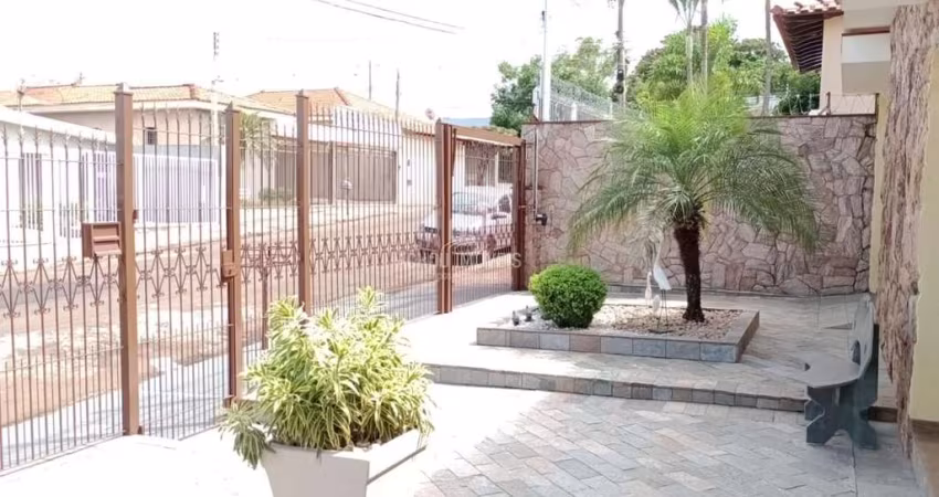 Casa para Venda em Jaboticabal, Sorocabano, 3 dormitórios, 1 suíte, 3 banheiros, 6 vagas