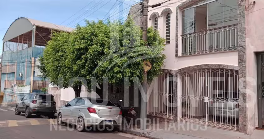 Sobrado Comercial para Venda em Jaboticabal, Centro, 3 dormitórios, 2 suítes, 3 banheiros, 1 vaga