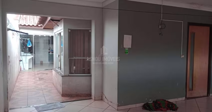 Casa para Venda em Jaboticabal, Centro, 2 dormitórios, 1 banheiro, 2 vagas