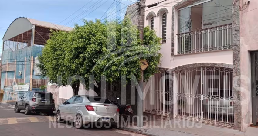 Sobrado Comercial para Venda em Jaboticabal, Centro, 3 dormitórios, 2 suítes, 3 banheiros, 1 vaga