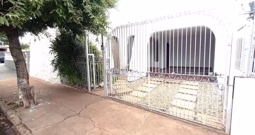 Casa com 3 quartos para alugar na Avenida Doutor Fontes, X, Jaboticabal