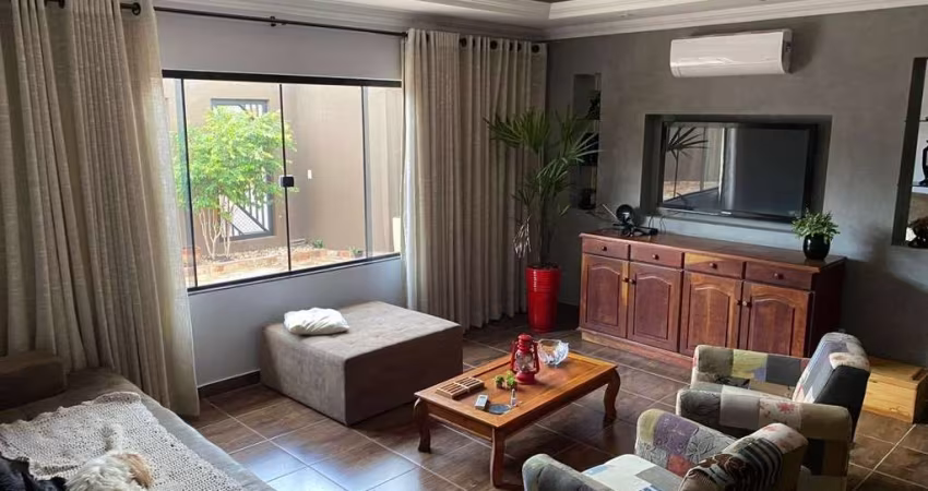 Casa para Venda em Londrina, Coliseu, 4 dormitórios, 2 suítes, 4 banheiros, 2 vagas