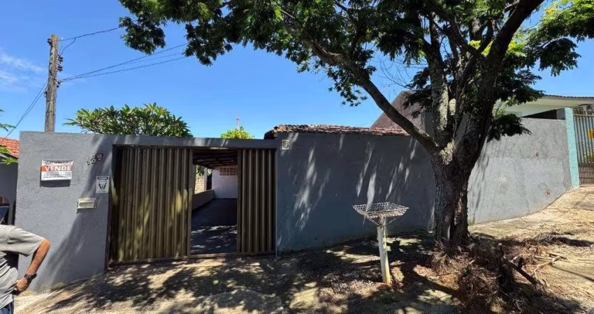 Casa em Conjunto Habitacional Requião  -  Maringá