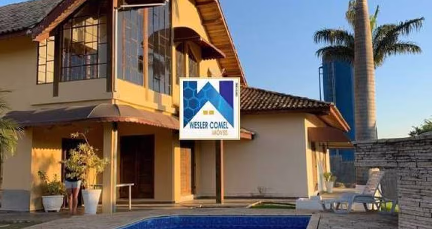 Cômodos: Cozinha Americana, Lareira, Sala de jogos com 1 banheiro , Varanda, Piscina, 1 Dormitório, 1 Suíte,  3 Banheiro