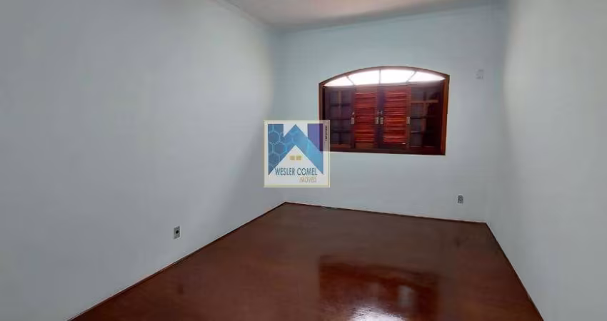 Uma casa espaçosa e bem projetada, com 4 dormitórios, sendo 1 suíte confortável e ampla, perfeita para relaxar após um longo dia. A área social inclui uma sala de estar acolhedora