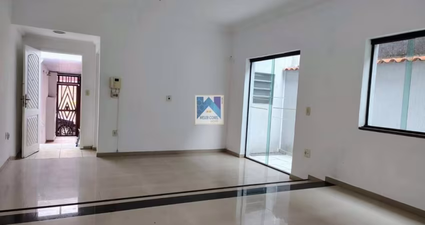 Esta incrível casa térrea está disponível para venda e oferece um espaço amplo e confortável para você e sua família. Com 3 dormitórios, sendo 1 suíte, a casa proporciona o máximo