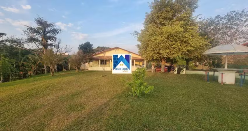 Venda com porteira fechada.  chácara com área construída 380,00 metros chácara com 2 casas sendo uma delas a principal,