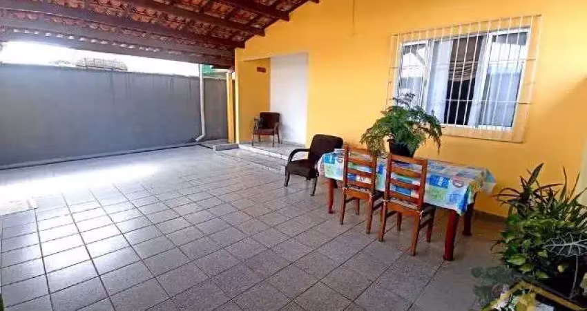 Casa térrea com 03 dormitórios e edícula à venda em guarujá - ref.: 5978