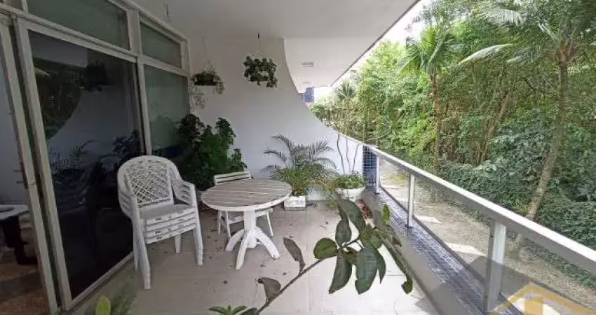 Apartamento lado praia à venda com 03 dormitórios e lazer no prédio na praia da enseada - ref.: 5908