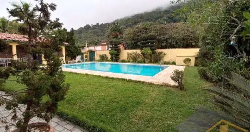 Excelente casa térrea com 05 suítes e amplo jardim com piscina à venda na praia do guaiuba - ref.: 5767