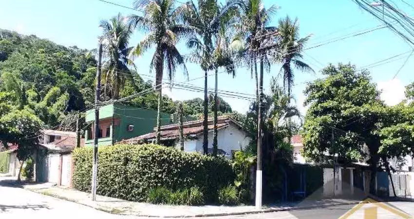 Excelente locação, terreno de esquina com 566 m² com 03 casas terreas individuais para venda na praia do tombo - ref.: 5158
