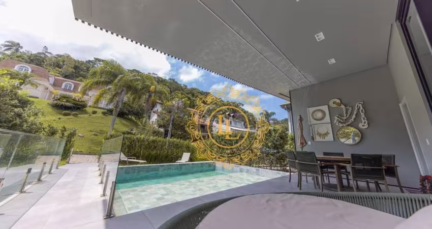 Linda casa alto padrão em condomínio fechado em Balneário Camboriú -SC
