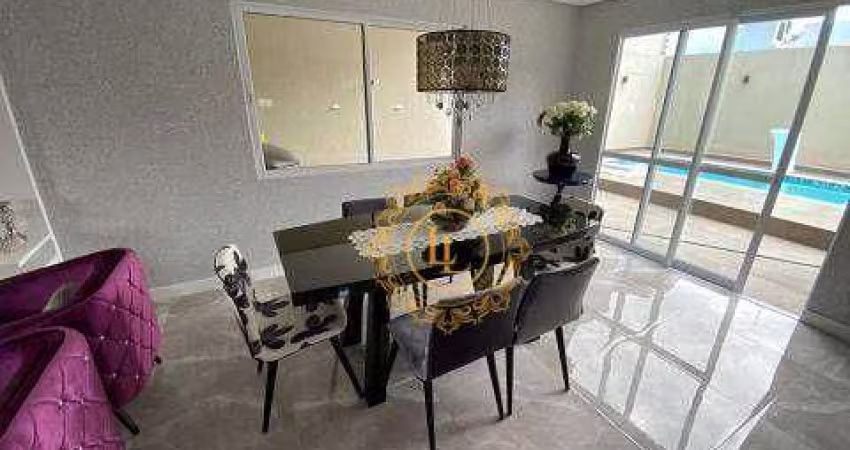Casa semi mobiliada com piscina e 3 suítes à venda, Centro - Balneário Camboriú/SC