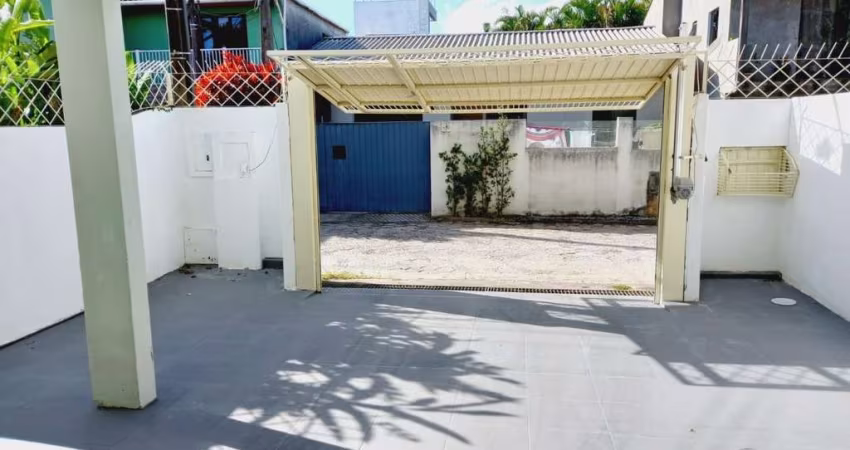 Casa com 2 quartos para alugar na Servidão Vassourinha, Rio Tavares, Florianópolis
