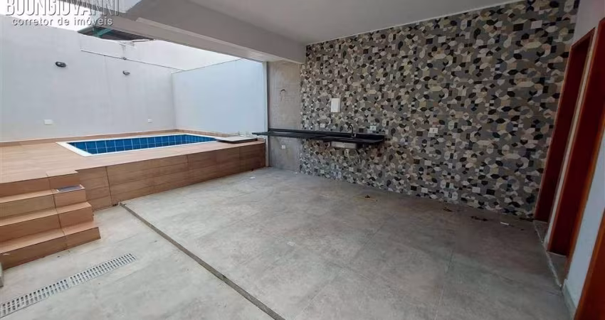 Casa à Venda em Solemar, Praia Grande - SP