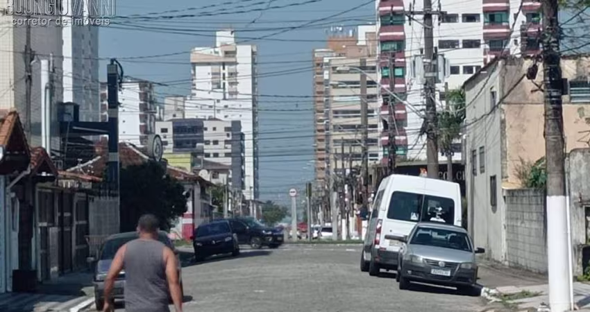 Casa à Venda em Ocian, Praia Grande - SP