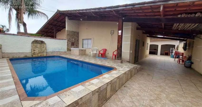 Casa à Venda em Imperador, Praia Grande - SP