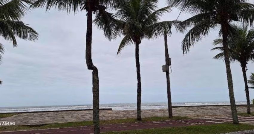 Casa à Venda em Solemar, Praia Grande - SP