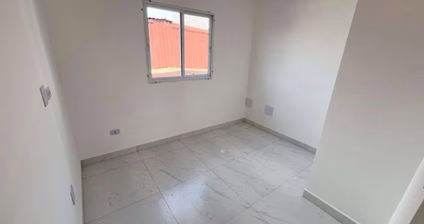 Casa de condomínio na Vila Tupi, 2 Dormitórios com Suíte! Sobreposta Alta!