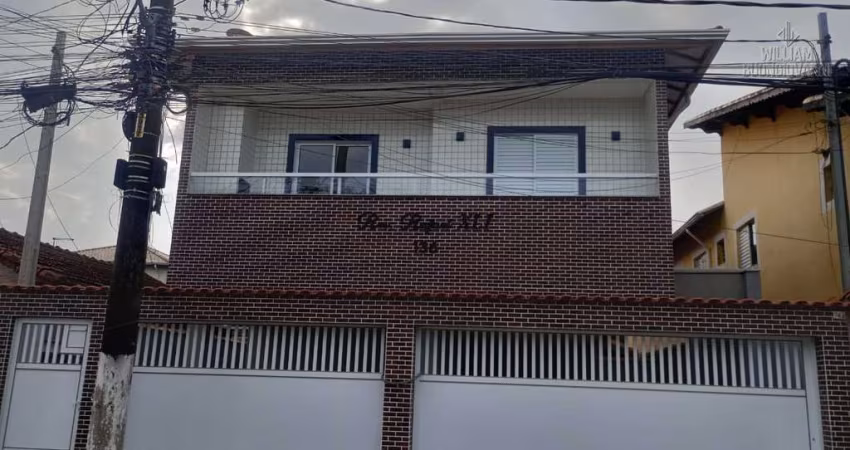 Condomínio em Praia Grande, com 2 quartos, opções com sacada, sobrado e quintal!