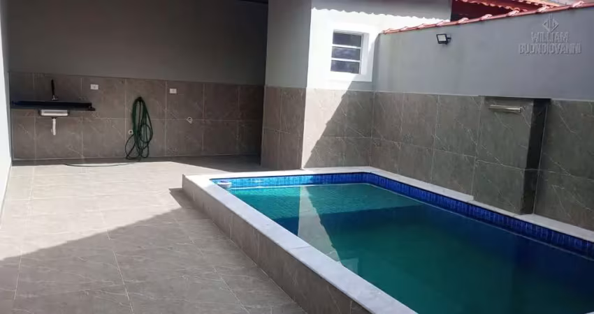 Casa à Venda – Mongaguá | 3 Dormitórios + Piscina | R$ 379.000