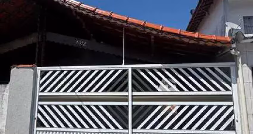 Casa geminada com suíte, churrasqueira e 2 vagas – maracanã pg