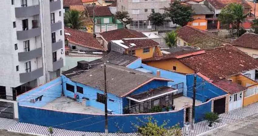 Casa térrea com edícula 50 metros da praia em mongaguá!