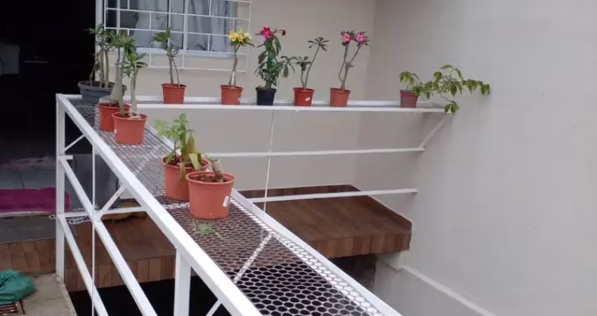 Alugo kitnet com 31 m2 sala cozinha conjugado banheiro privativo