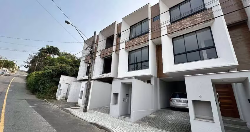 Vende-se sobrado geminado de 142m² com 3 dormitórios sendo 1 suíte no bairro vila lenzi.