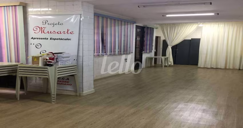 Prédio com 8 salas para alugar na Rua Doutor Félix, --, Aclimação, São Paulo
