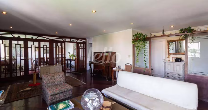 Apartamento com 4 quartos para alugar na Praça Irmãos Karmann, --, Sumaré, São Paulo