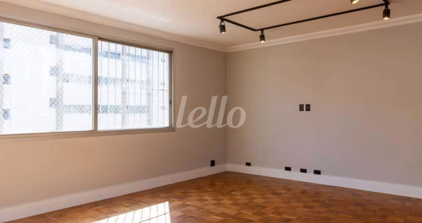 Apartamento com 3 quartos para alugar na Rua Oscar Freire, --, Pinheiros, São Paulo