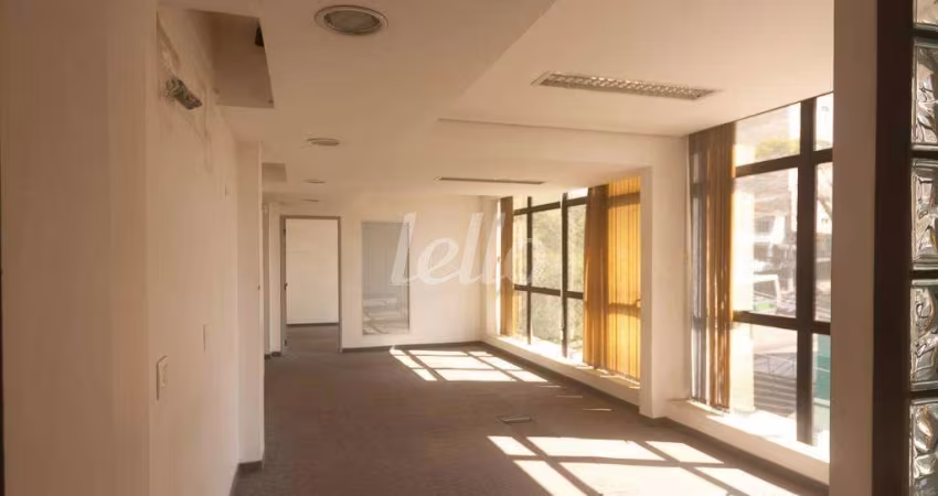 Sala comercial com 8 salas para alugar na Rua Heitor Penteado, --, Sumarezinho, São Paulo