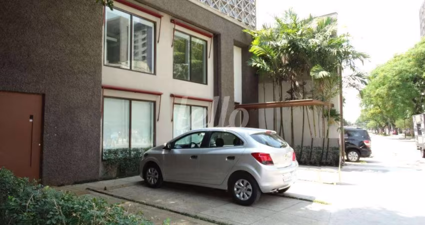 Casa comercial com 6 salas para alugar na Avenida Cidade Jardim, --, Jardim Paulistano, São Paulo