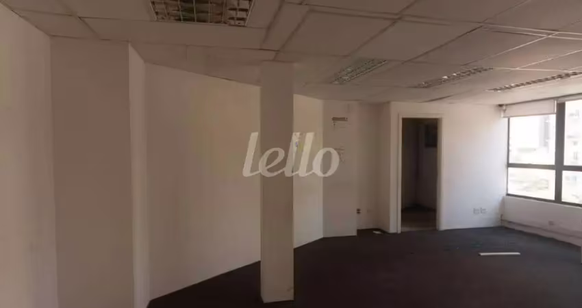 Sala comercial com 3 salas para alugar na Rua Heitor Penteado, --, Sumarezinho, São Paulo