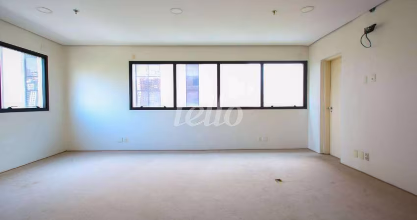 Sala comercial com 4 salas para alugar na Rua Traipu, --, Pacaembu, São Paulo