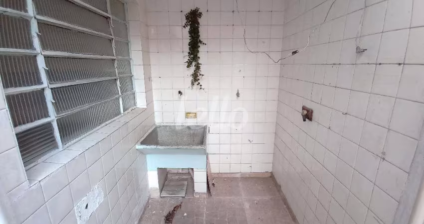 Casa com 2 quartos para alugar na Trv. Luiz Antônio Tormes, --, Santana, São Paulo