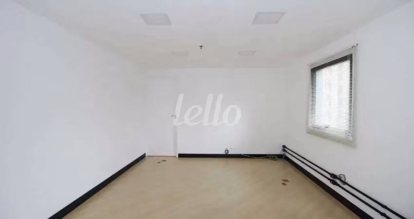Sala comercial com 3 salas para alugar na Avenida Iraí, --, Indianópolis, São Paulo