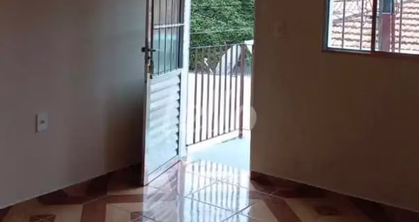 Casa com 3 quartos para alugar na Rua Ebauba, --, Vila Ré, São Paulo