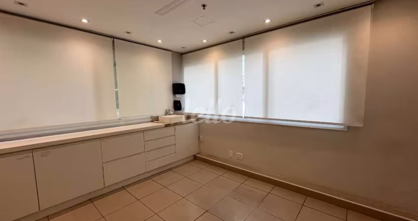 Sala comercial com 3 salas para alugar na Rua Barata Ribeiro, --, Bela Vista, São Paulo