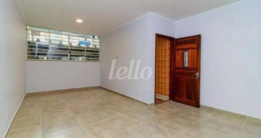 Casa com 3 quartos para alugar na Rua Professor Henrique Neves Lefevre, --, Jardim Petrópolis, São Paulo