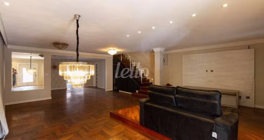 Casa comercial com 3 salas para alugar na Rua Olímpio Portugal, --, Mooca, São Paulo