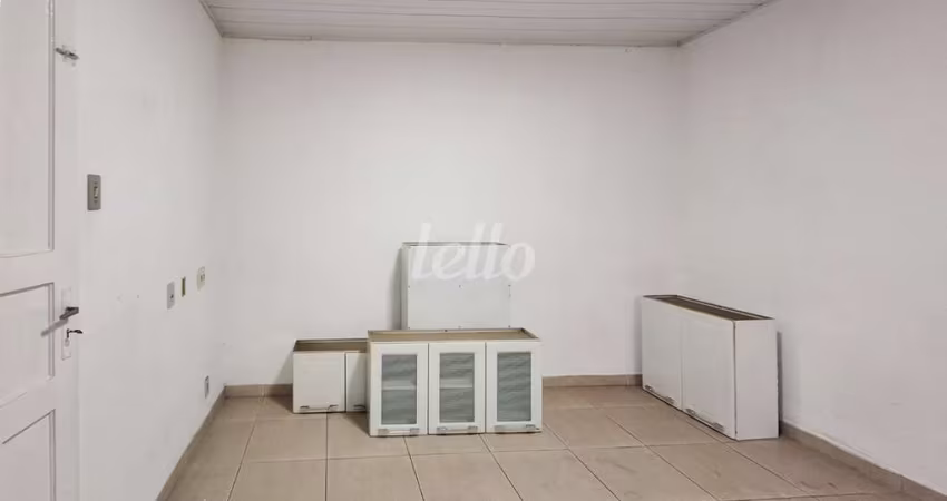 Casa com 3 quartos para alugar na Rua Odair Medeiros, --, Vila Sabrina, São Paulo