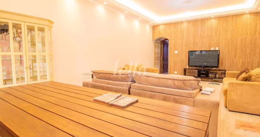 Casa comercial com 3 salas para alugar na Rua Dois Corregos, --, Vila Bertioga, São Paulo