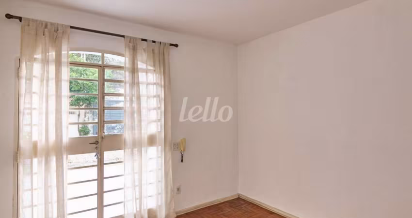 Casa com 3 quartos para alugar na Rua Leal de Souza, --, Parque Colonial, São Paulo