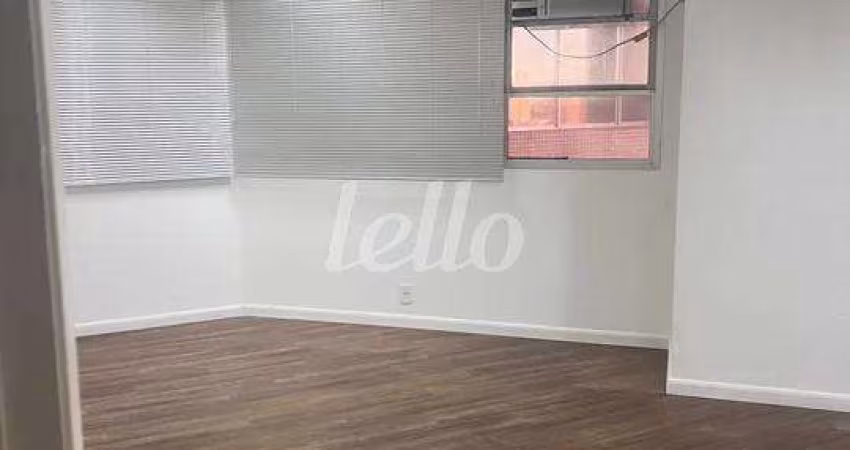 Sala comercial com 4 salas para alugar na Rua Barão de Jaguara, --, Centro, Campinas